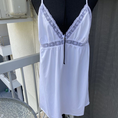 Triumph white sleepwear like new, size XL