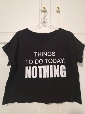 Crop black short-sleeve blouse with white letters like new