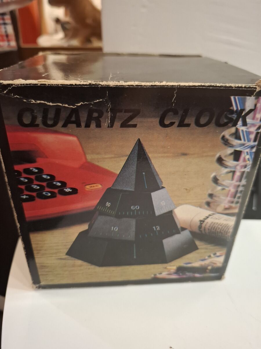 1988 Time Pyramid 4-D Design Desk Clock… - € 50,00 - Vendora.gr