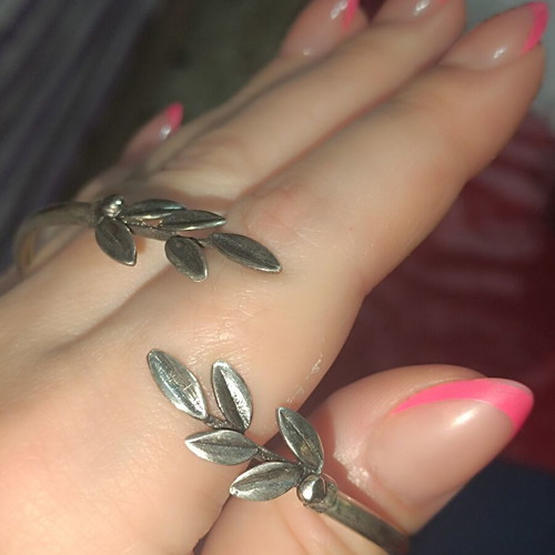 Silver 925 bracelet with leaf design like new