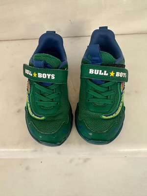 Bull Boys athletic shoes used with lights, size 28, green