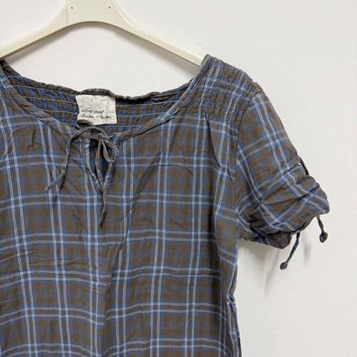 Checked blouse like new, size L with front tie and adjustable sleeves