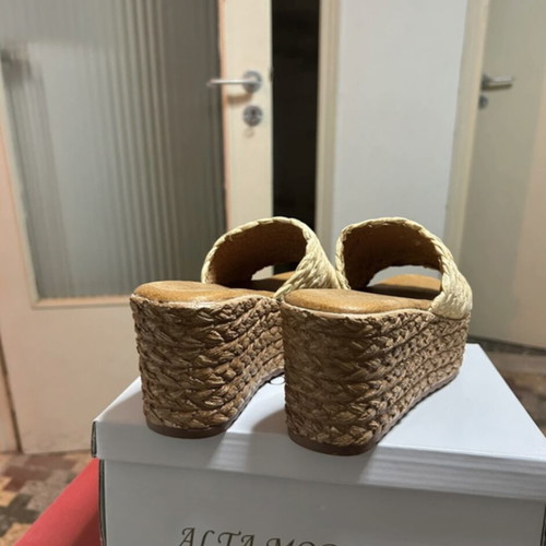 Platform sandals like new, beige and brown, very comfortable