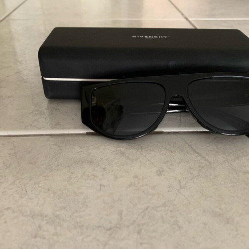 Givenchy sunglasses like new, black with gold details