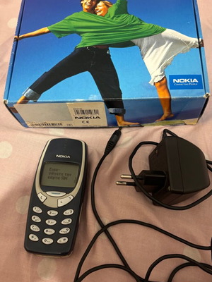 Nokia 3310 mobile phone used, blue, with box and sim card holder