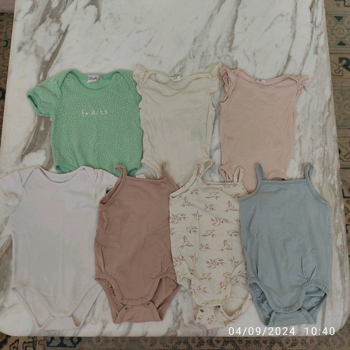 Baby girl bodysuits used, pack of 7, 4-9 months, Hm, Mayoral