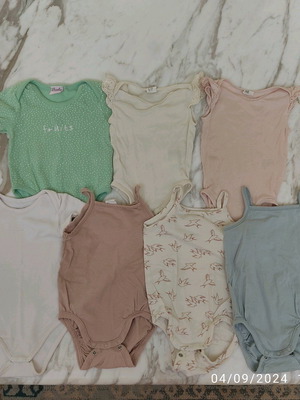Baby girl bodysuits used, pack of 7, 4-9 months, Hm, Mayoral