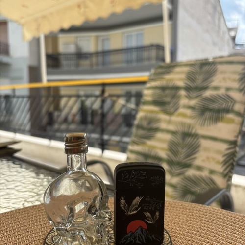 Skull-shaped carafe like new, pocket size, transparent