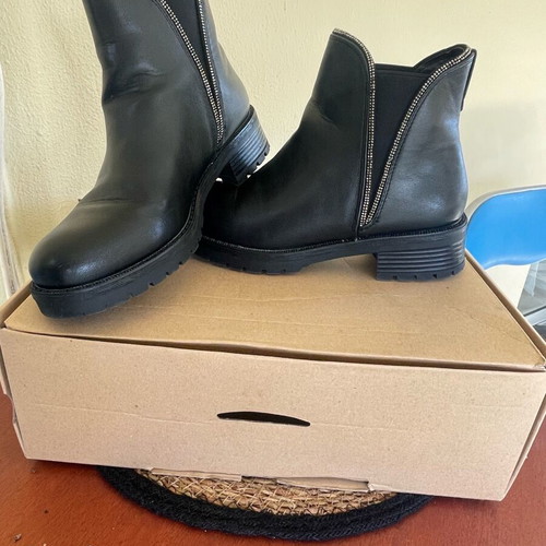 Black boots size 38 like new