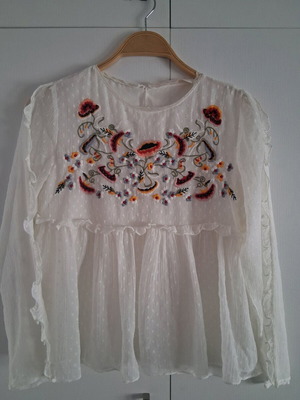 Zara blouse loose romantic like new, white