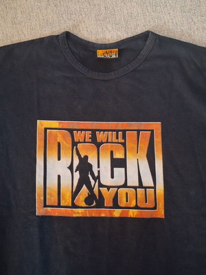 Queen We Will Rock You T-shirt used, size Large