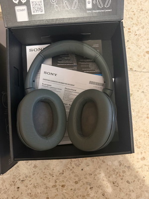 Sony ULT WEAR ασύρματα ακουστικά με ακύρωση θορύβου σε σκούρο πράσινο