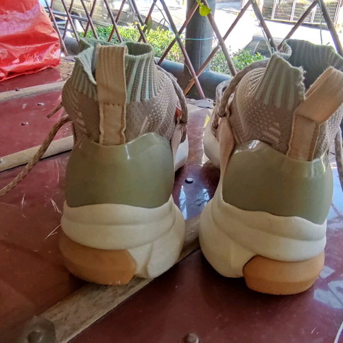 Athletic shoes like new, size 40, gray and beige
