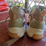 Athletic shoes like new, size 40, gray and beige