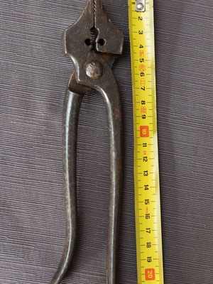 Shoemaker tool used
