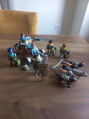 Playmobil Novelmore комплект като нов с 6 фигури и 5 вълци