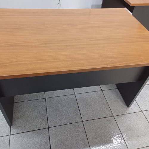 Desks like new, dimensions 90×60cm