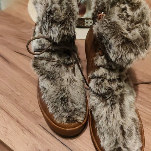Boots with fur Kylie Crazy like new, brown and gray, size 39