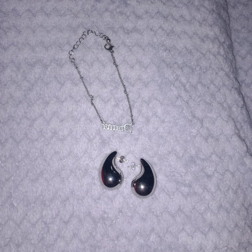 Jewelry set like new, earrings and bracelet