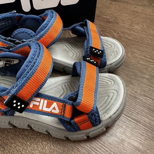 Fila kids sandals size 28 like new, gray