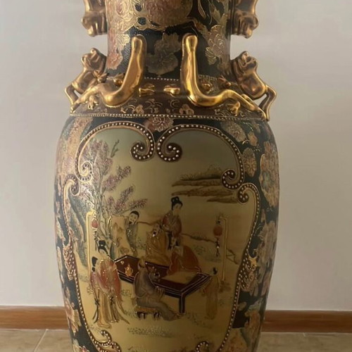 Satsuma floor vase like new with embossed gilded designs, 80cm
