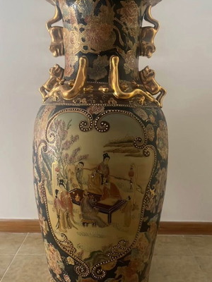 Satsuma floor vase like new with embossed gilded designs, 80cm