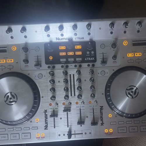Numark 4TRAK DJ controller new with jog wheels