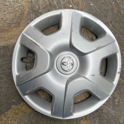 Toyota Yaris 2005 hubcap used, original