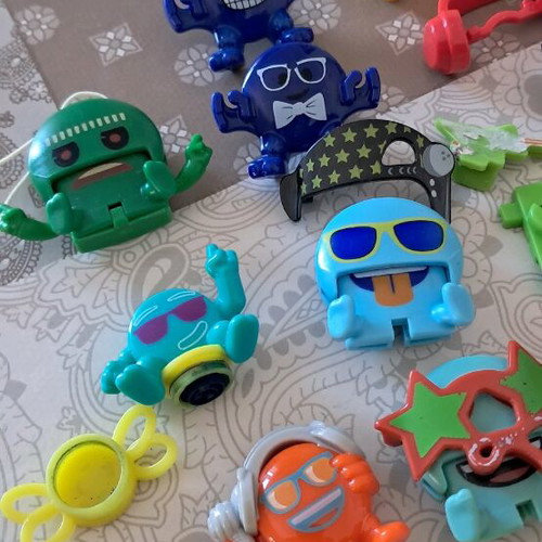 Emoji figures used, set of 11 pieces