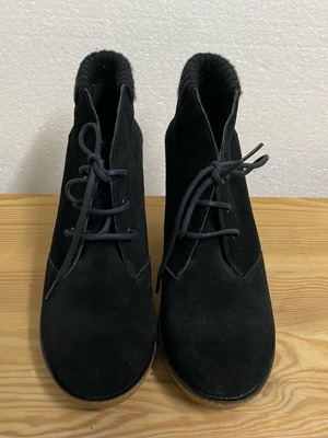 Lacoste black suede ankle boots used, size 38, with platform