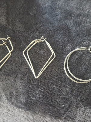 Earring set used
