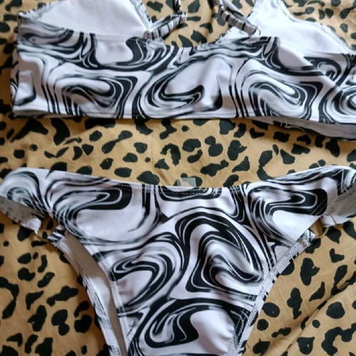 Women's swimsuit size medium like new with adjustable strap