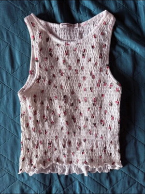 Stradivarius summer sleeveless top with colorful flowers like new
