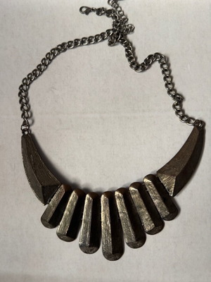 Silver necklace used with adjustable size