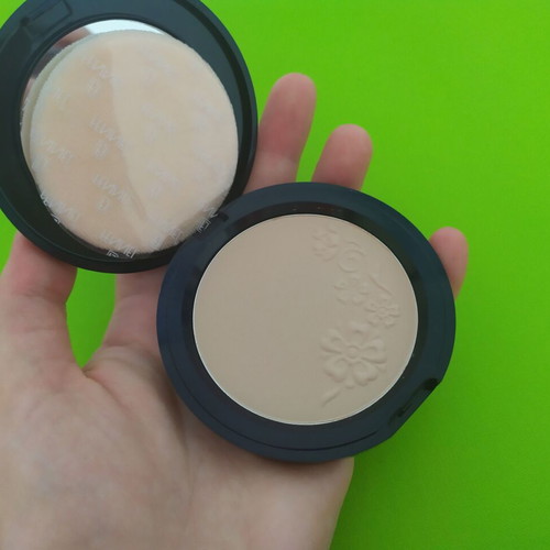 Powder named- ivory beige, new 3 euros