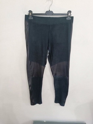 Ths leggings used, black with stripe on side and below knees