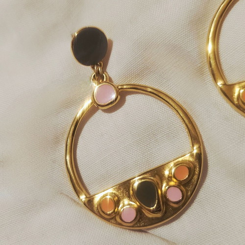 Handmade hanging earrings new with green stones and gold-tone details