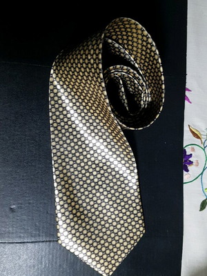 Tie black with light yellow like new