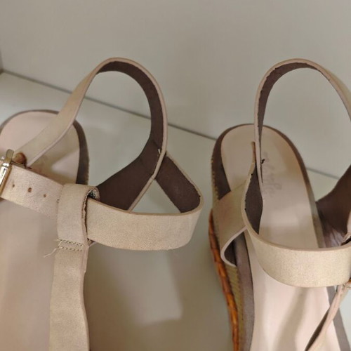 Verde T-Strap platform sandals size 40 like new, beige taupe