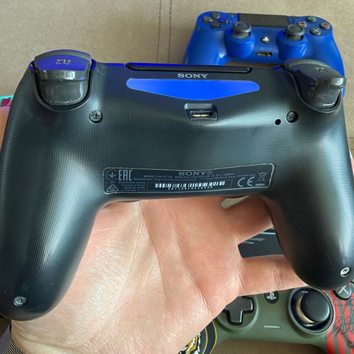 PlayStation 4 controller set used, 6 original controllers