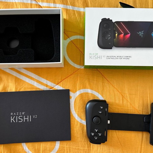 Razer Kisha V2 for iPhone with Lightning charging port like new