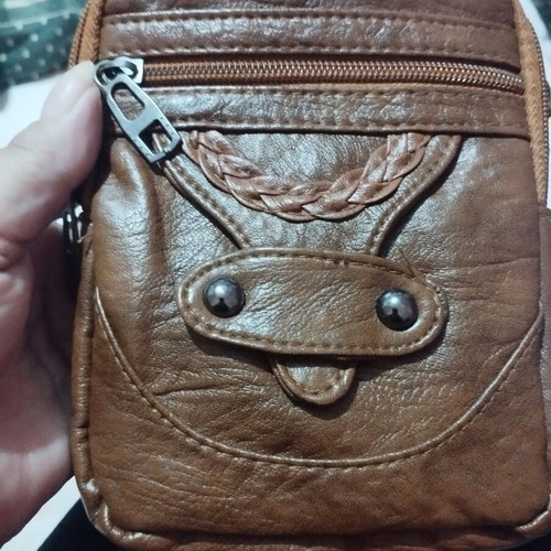 Leather crossbody bag like new, brown, spacious with many pockets