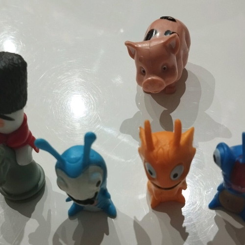 Various small toys like new, pack