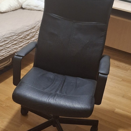 Desk with office chair like new 130×65×75 cm