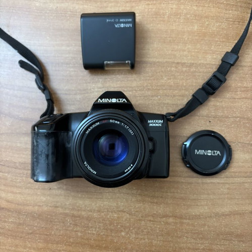 Minolta 3000i camera complete with carrying case like new