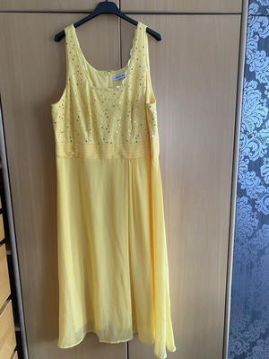 Pastel Yellow Chiffon Evening Dress Morena Spain like new with Lace and Sequins