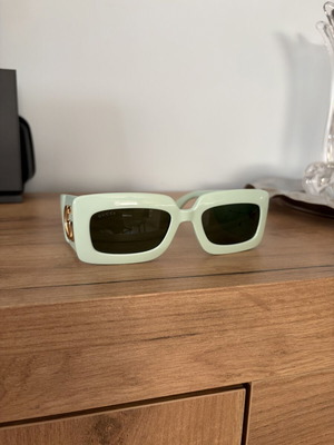 Gucci 0811S sunglasses mint green, like new