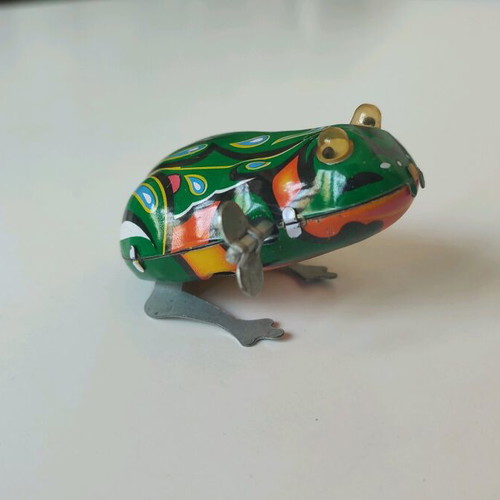 Retro Metal Wind-Up Frog collectible, new