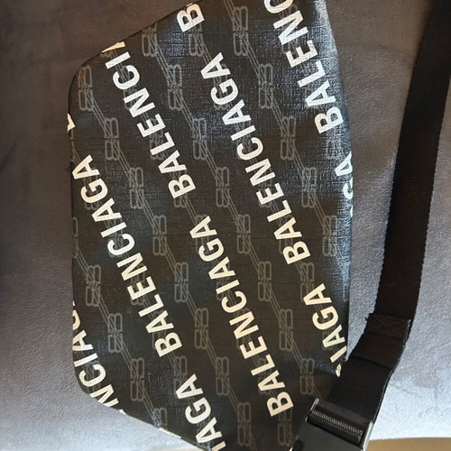 Balenciaga authentic shoulder bag like new, black and white