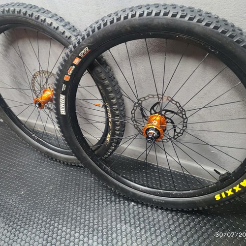 Custom Wheelset 29" Industry Nine Hydra with DT Swiss EX 511 and Sapim CX-Ray, like new